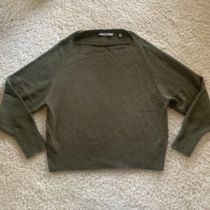 Vince 100% Cashmere Green Sweater. Size Medium